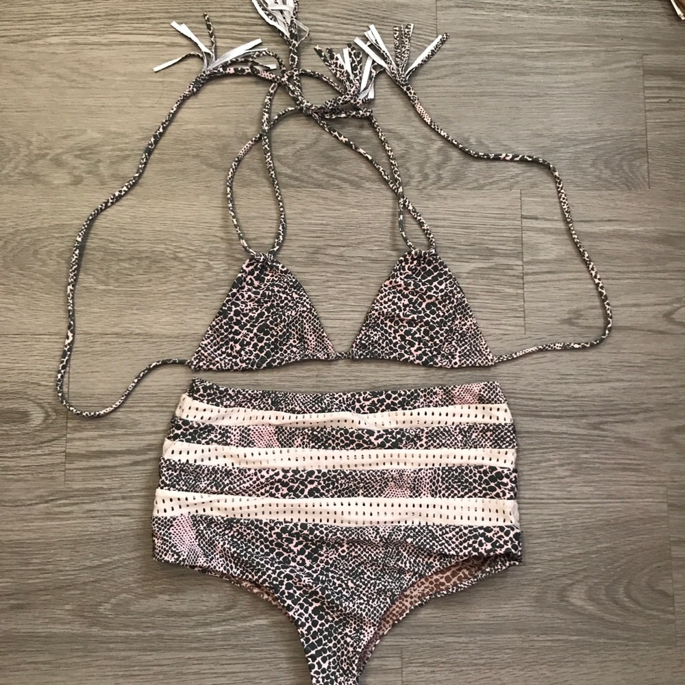 Acacia Cannons Top and Madrid Bottoms